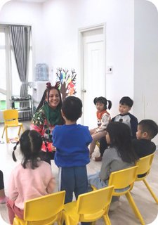 native teacher teach in kindergarten